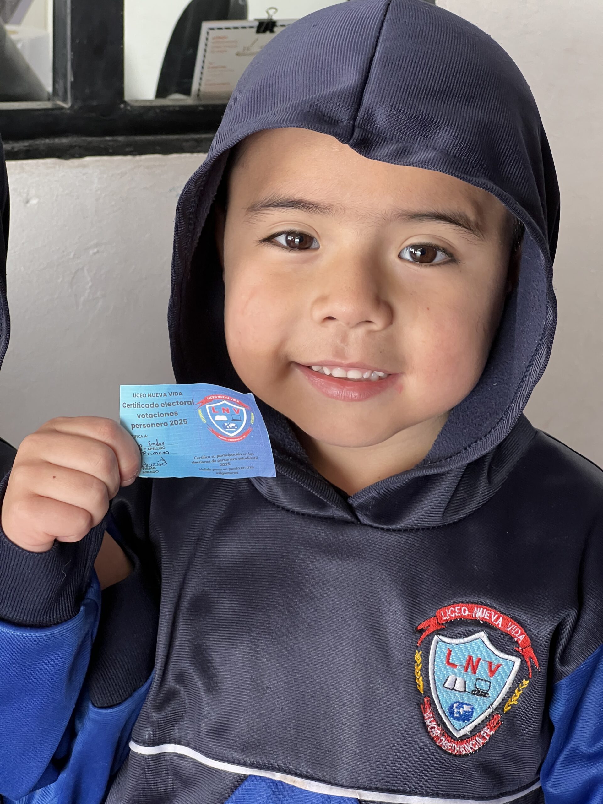 Niño de Fundación Karis sonriendo